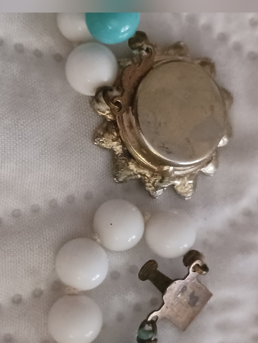 Milkglass Necklace Vintage Turquoise and White Glass Beads With Floral Clasp - Picture 8 of 13